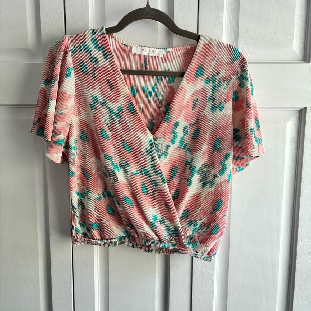 Astr the Label Pink and Green Floral Cropped Blouse - Size M